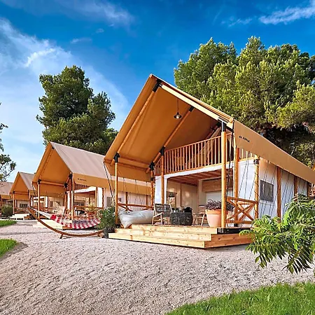 Arena One 99 Glamping 梅杜林