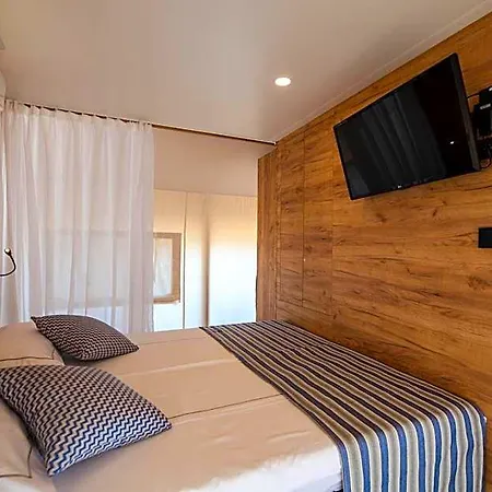 Arena One 99 Glamping 梅杜林
