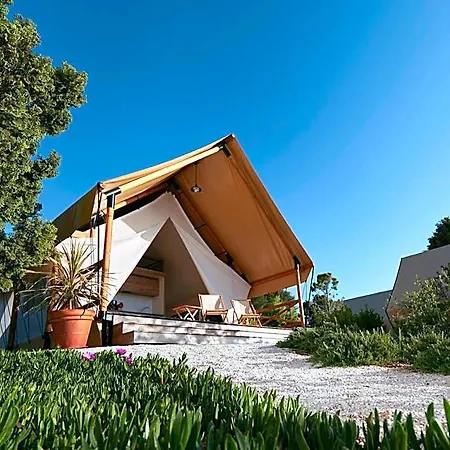 Hotel Arena One 99 Glamping