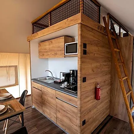 Hotel Arena One 99 Glamping